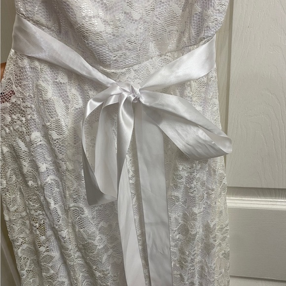 White semi formal lace dress. Size 2X. Altered to a size L - Picture 3 of 5